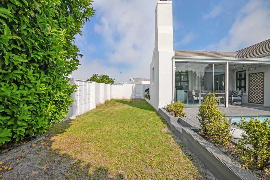 4 Bedroom Property for Sale in Sunningdale Western Cape